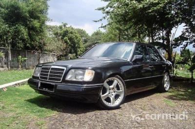 1994 Mercedes-Benz E320