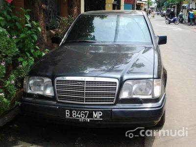 1996 Mercedes-Benz E220 Masterpiece 2200 Cc Black