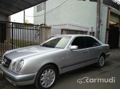 1998 Mercedes-Benz E320