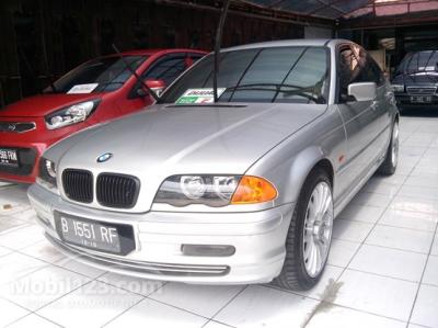 2000 - BMW 318i Sedan