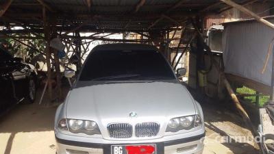 2000 BMW 323i