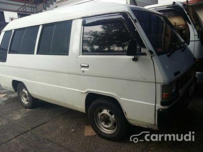 2001 Mitsubishi L300 minibus