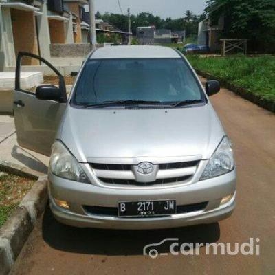 2005 Toyota Kijang minibus