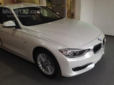 2014 BMW 320i 2.0 Luxury Hatchback