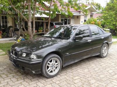 BMW 318i 1.8 E36 1.8 Sedan Tahun 1992