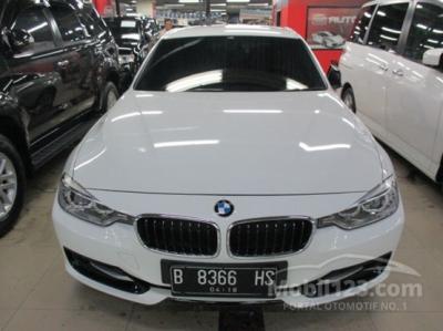 BMW 320i 2.0 Sport Automatic Tahun 2013 Putih