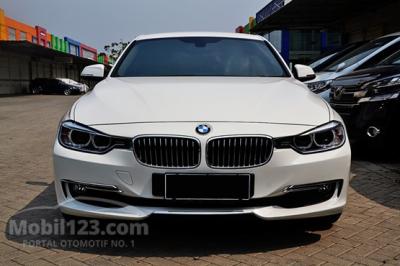 BMW 320i Luxury 2012 White