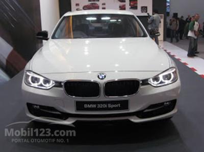 BMW 320i Sport NIK 2014 LIMITED STOCK