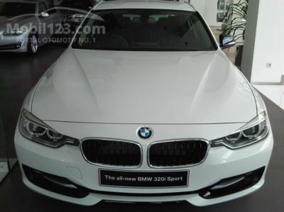 BMW 320i Sport SPESIAL HOT PROMO