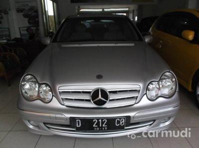 Mercedes-Benz C240 2005