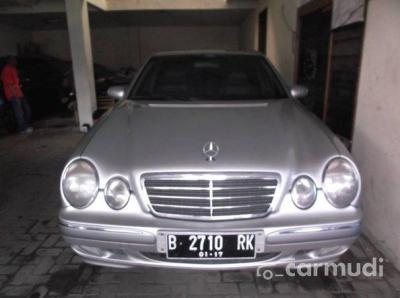 Mercedes-Benz E260 2002