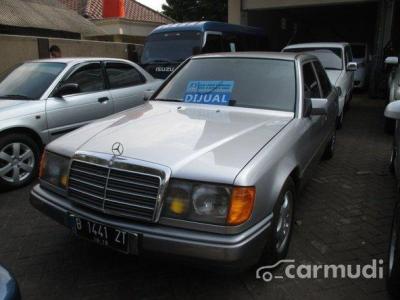 Mercedes-Benz E300 1989