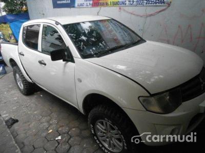 Mitsubishi Strada 4X4 2011