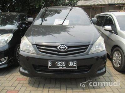 Toyota Kijang Innova J 2010