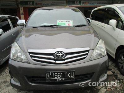 Toyota Kijang Inova V 2011