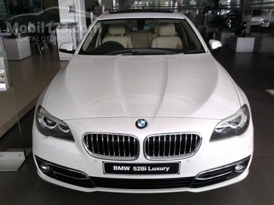 Year End Promo BMW 528i Luxury