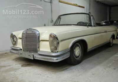 1965 Mercedes-Benz 300SE Sedan