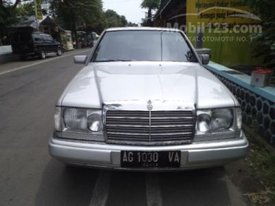 1989 Mercedes-Benz 300E 3.0 Sedan plat ag di kediri pare badas sekoto bisa tukar tambah