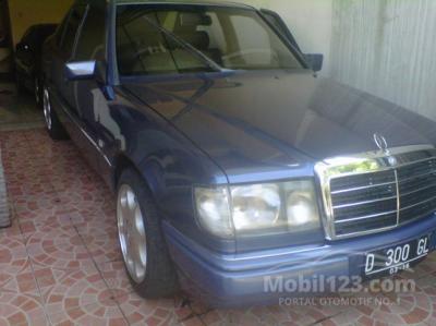 1989 Mercy Mercedes-Benz E300, Overkredit Dp 26 Juta