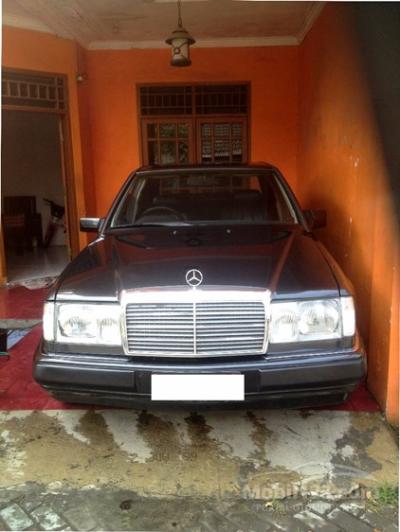 1990 Mercedes-Benz 230E 2.3 NA Sedan