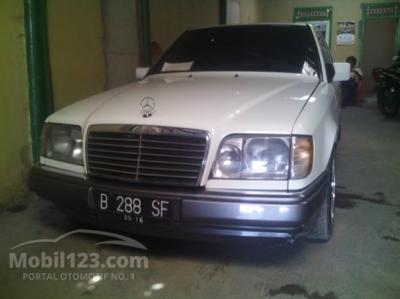 1990 - Mercedes-Benz E230