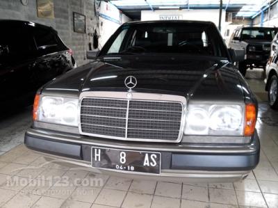 1992 - Mercedes-Benz 300E antik