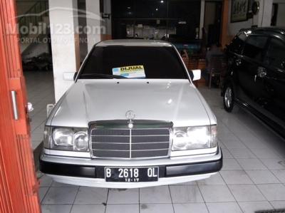 1993 - Mercedes-Benz 230E W124 L4 2.3 Manual