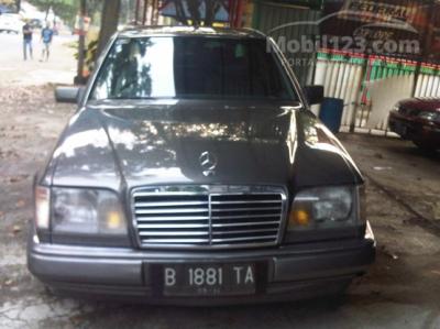 1993 Mercedes-Benz 300E 3,0 Sedan