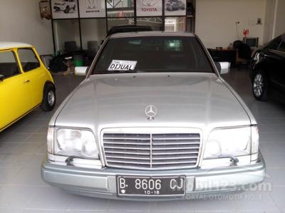 1993 - Mercedes-Benz E320