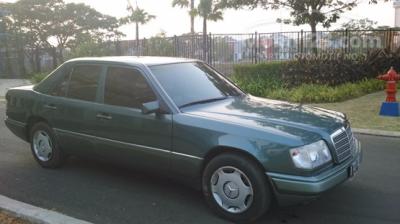 1994 Mercedes-Benz E220 2.2 W124 2.2 Sedan