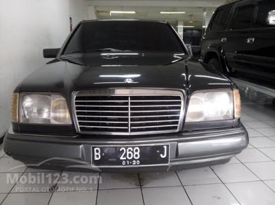 1995 - Mercedes-Benz E220