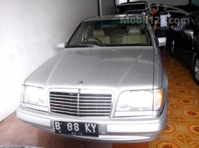 1995 - Mercedes-Benz E230