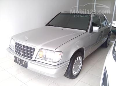 1995 - Mercedes-Benz E320