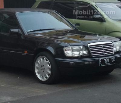 1995 Mercedes-Benz E320 3.2 W124 3.2 L6 Sedan KONDISI BAGUS