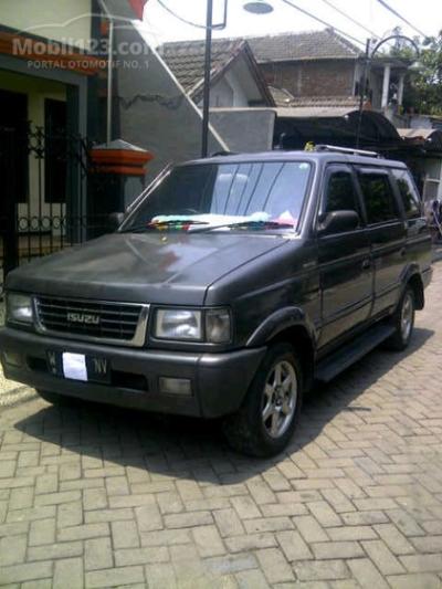 1998 Isuzu Panther 2,5 MPV Minivans