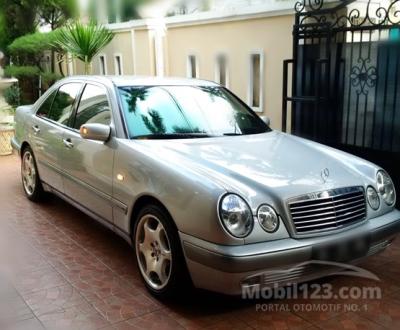 1998 Mercedes-Benz E230 2.3 W210 2.3 Sedan