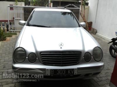 2000 Mercedes-Benz E240 2,6 W210 Sedan