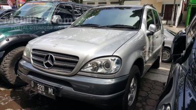 2000 Mercedes-Benz ML320 AT