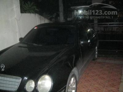 2001 Mercedes-Benz E260 2.6 Elegance Sedan BU Rp 118jt nego