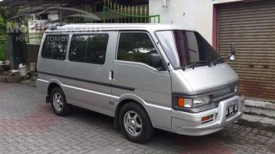 2002 Mazda E2000 2.0 Yogya murah-meriah-nyaman