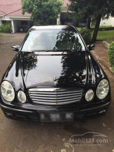 2002 Mercedes-Benz E260 2.6 Elegance Sedan