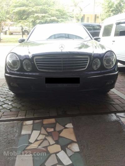 2005 Mercedes-Benz E240 2.6 W211 2.6 V6 Black Metalik Kondisi Sempurna