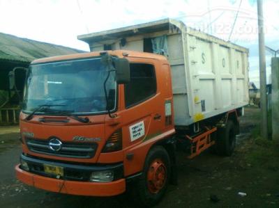 2006 Hino FG Series 7.7 L6 7.7 Manual Trucks