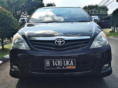 2010 Toyota Kijang Innova 2.0 Hitam MT Sangat Terawat