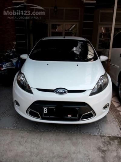 2011 Ford Fiesta 1.5 Sporty white