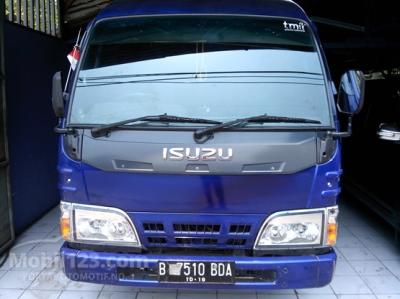 2013 - Isuzu Elf 2.8 Manual Minibus