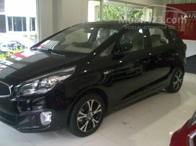 2013 KIA Carens 2.0 MPV Minivans