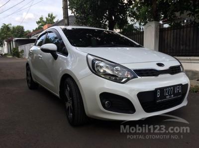 2013 KIA Rio 1.4 AT Jual. terawat, ada cruise control dan spoiler belakang