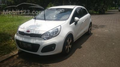 2013 KIA Rio 1.4 Hatchback, Putih