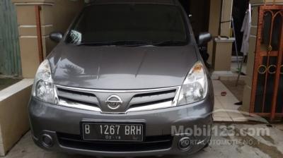 2013 Nissan Grand Livina 1.5 SV Wagon,Istimewa